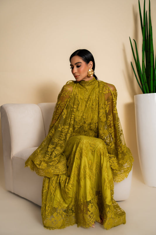 AC3133-G vestido de encaje verde oliva - vista sentada
