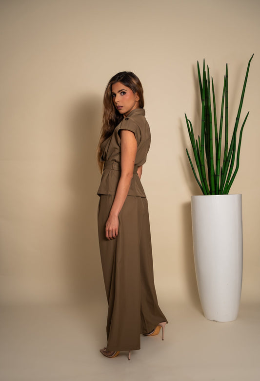 Conjunto verde oliva - vista lateral
