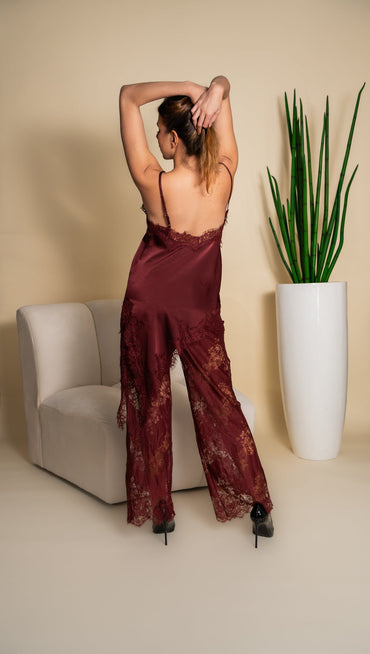 Jumpsuit Satinado Burdeo - Vista trasera