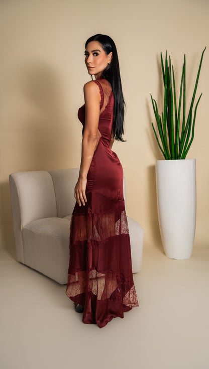 Vestido borgoña con encaje - vista trasera