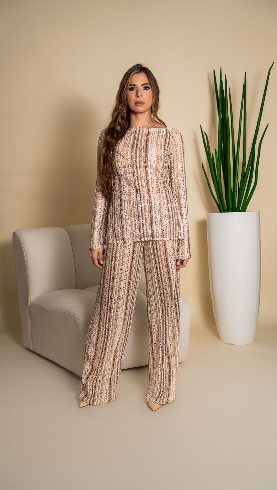 Conjunto rayas beige vista sentada