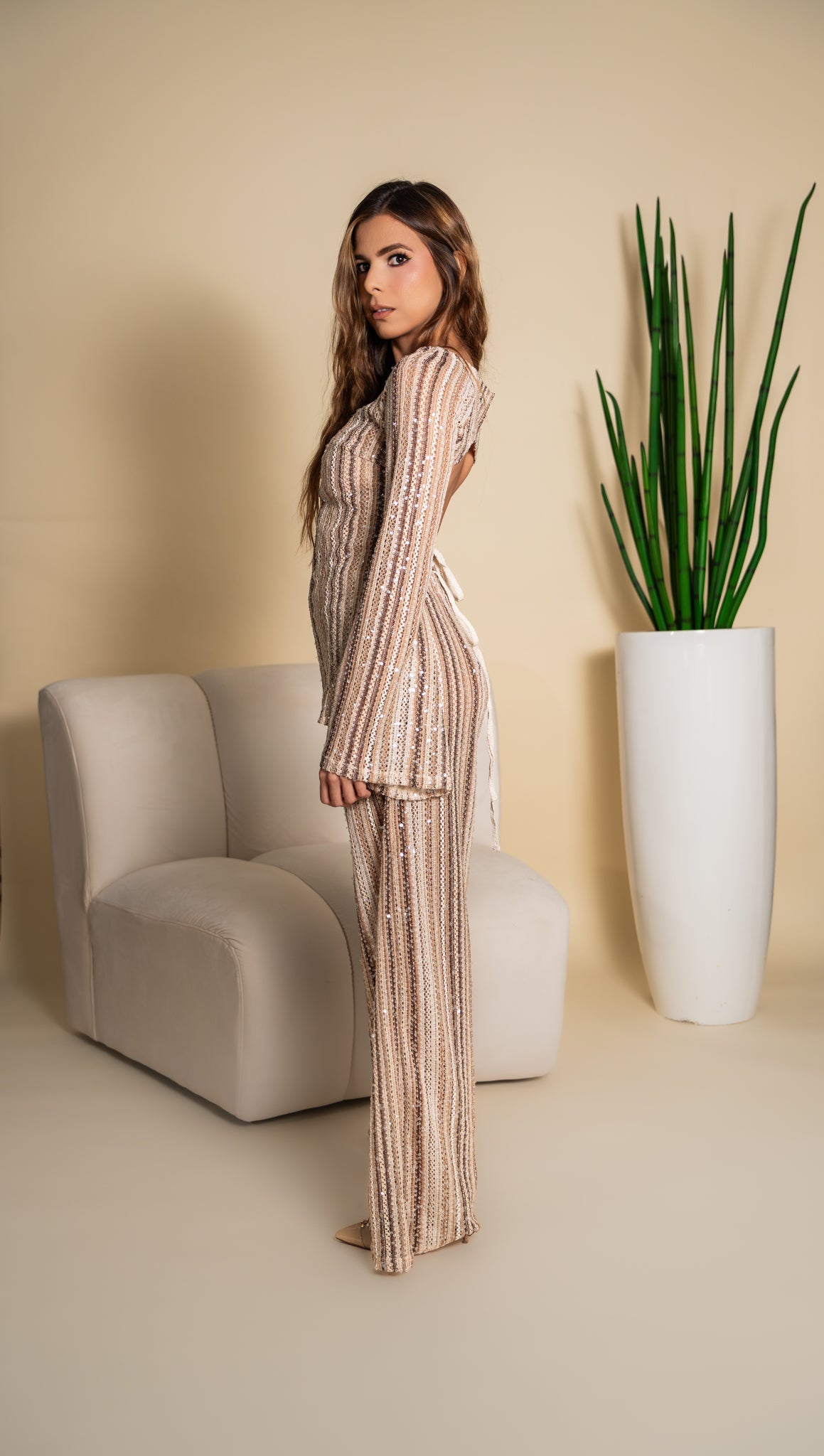 Conjunto rayas beige vista frontal completa