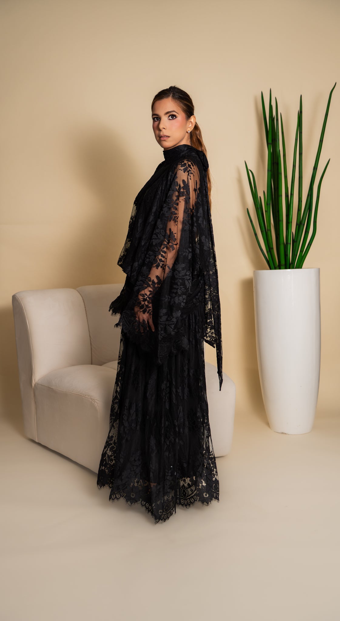 AC3133-B vestido de encaje negro - detalle mangas