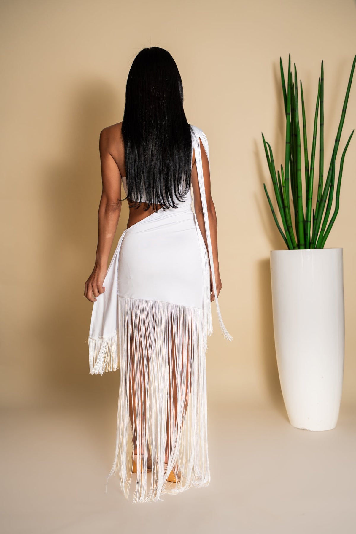 Conjunto blanco flecos - vista trasera