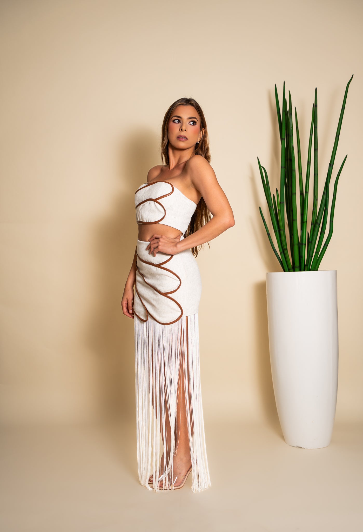 Conjunto blanco flecos - vista lateral