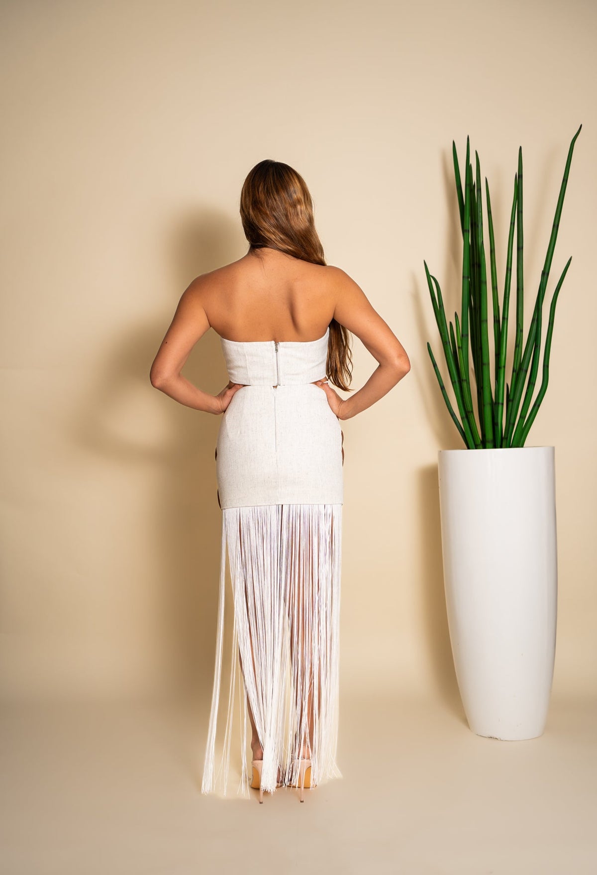 Conjunto blanco flecos - vista trasera