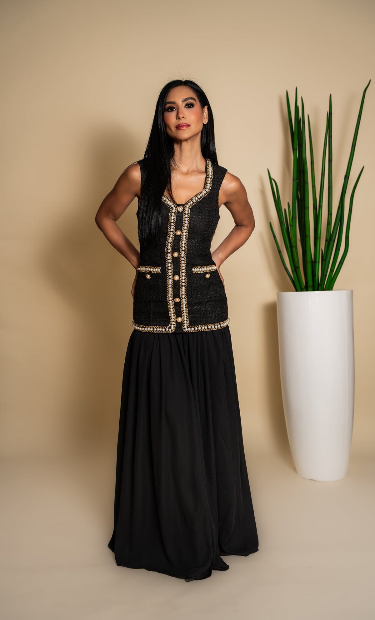 Vestido negro Chanel - vista frontal 2