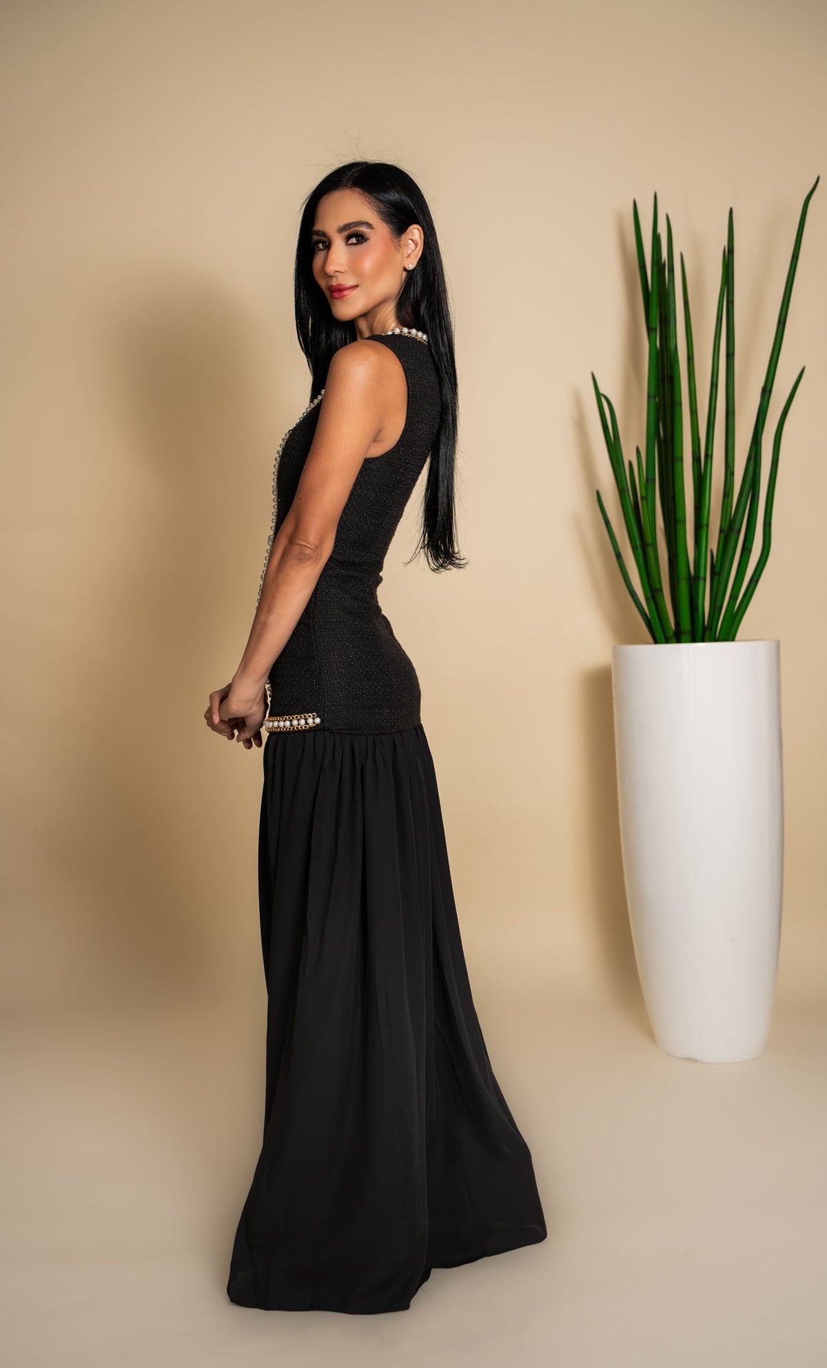Vestido negro Chanel - vista lateral