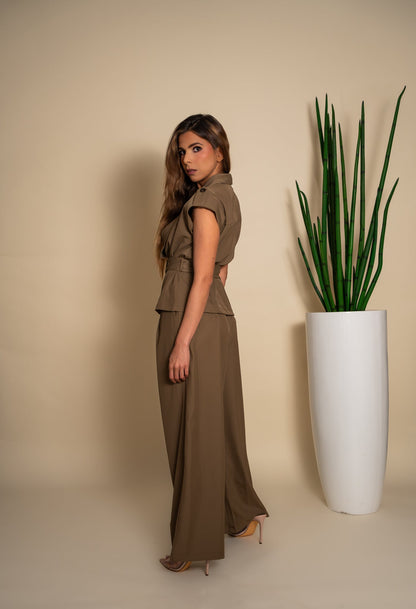 Conjunto verde oliva - vista lateral