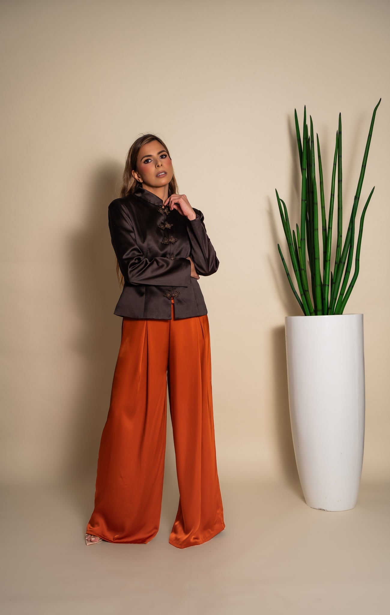 Blazer Satinado Negro - Vista lateral