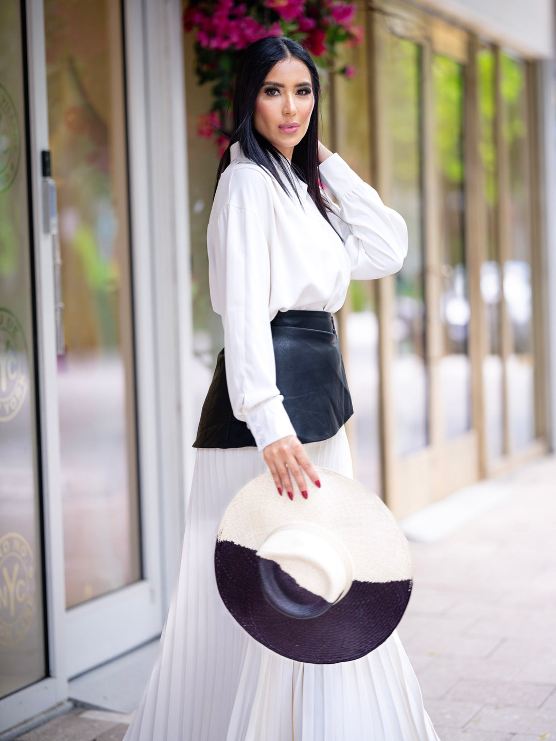 Set Falda Y Camisa Beige Con Faja Negra